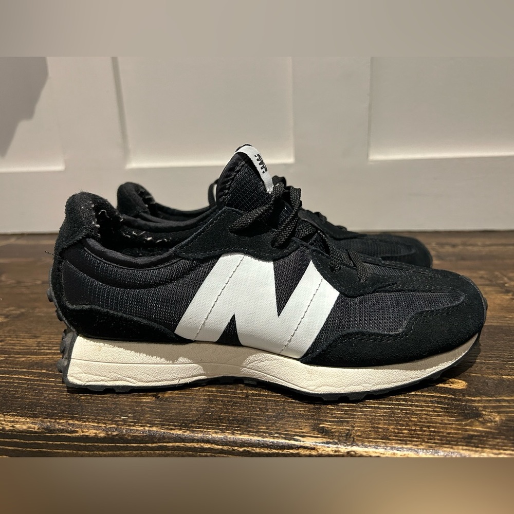 New Balance 327
